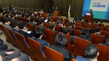 민주당, 의원총회서 특검법 직권상정 논의