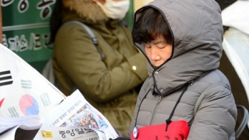 박근혜 지지자들 삼성동 사저 앞 재집결…주민들 불편·항의