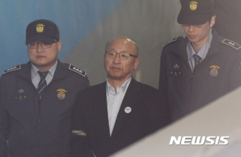 문형표 “청와대, 복지부 직원에 '삼성 합병' 직접 연락했을 것“