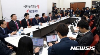 자유한국당, '문재인 아들 취업 특혜' 공세 강화…청문회 요구