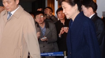 박 전 대통령, 가장 길었던 하루…숨가쁘게 보낸 24시간 재구성