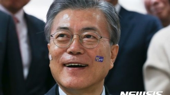전북 찾은 문재인 “정권교체 다 된 것 아냐…압도적 지지 달라“