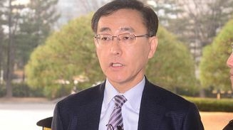 검찰, 박 전 대통령 구속영장 청구 신중모드…“기록·증거 검토 중“