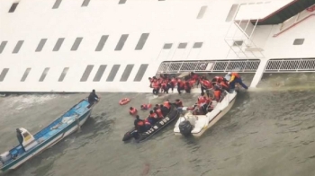 가라앉는 배에서 던져진 아이들의 질문…진실도 드러날까