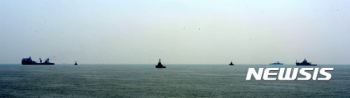 해수부 “국과수, 반잠수식 선박 도착…유골상태 확인 중“