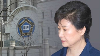 법정에 나온 박 전 대통령…구속 위기감에 소리 높여 부인