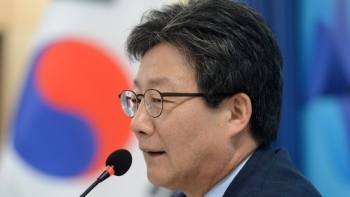 유승민 “북핵 대응 강화·사드 추가 도입“…안보공약 발표