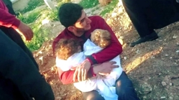 독가스로 숨진 쌍둥이 감싸안고 '비통'…비극의 시리아