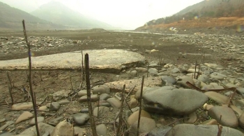 [밀착카메라] 사상 최악 봄 가뭄에…드러난 수몰마을