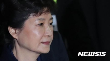 박근혜, 변호인단 '불신 해고'…수사-재판에 영향 줄까