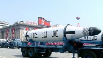 북한 '김일성생일' 대규모 열병식…무력 과시