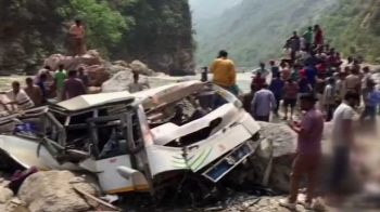 [해외 이모저모] 인도 산악지대서 버스 추락…44명 사망