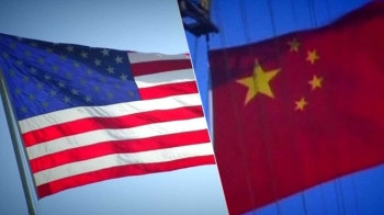 중국, 첫 자국산 항모 공개…미국 제해권에 도전장