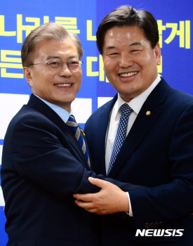 TK 홍의락 복당…문재인 “천군만마 얻은 심정“