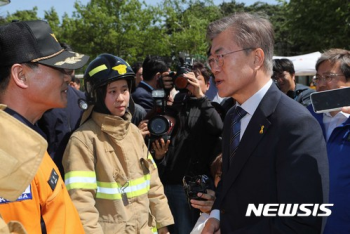 문재인-안철수, '문준용 특혜채용 의혹' 공방 지속