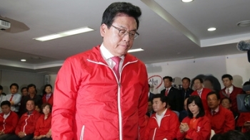 자유한국당, 홍준표 출구조사 2위에 '한숨·침묵만'