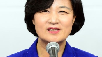 추미애 “역대 어느 정권서도 못본 강력한 당청일체할 것“