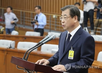 서훈 “국내·해외정보 물리적 구분 어렵다…문 정부와 같은 입장“