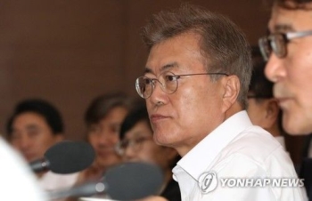 문 대통령, '인사논란 양해' 다음날 인선…정면돌파 의지