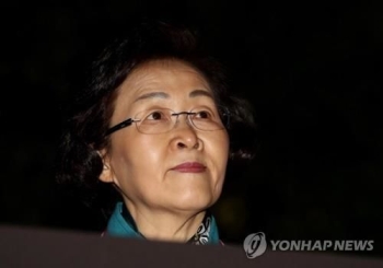 신연희, '문재인 비방글' 1천여명에 전달 혐의…기소의견 검찰 송치