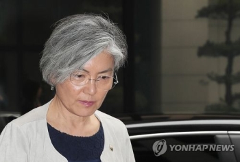 청와대 “강경화 반드시 살린다“…전방위 야권 설득 나서