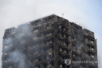 “불길 속에서 엄마가 던진 아기 주민이 받아내“