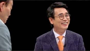 '썰전' 유시민 “트럼프 탄핵 하고 싶으면 한국으로 전화해“