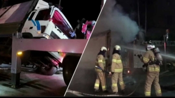 대형 화물차 넘어져 고속도로 통제…밤사이 사건사고