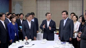 [영상구성] 대통령 주재 첫 국무회의…'달라진 분위기'?