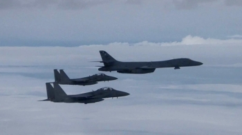 B-1B 전략폭격기 한반도 전개…실사격 훈련 첫 공개