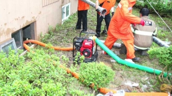 '장마 끝' 선언 뒤 194mm 폭우…경기 남부 등 침수 피해