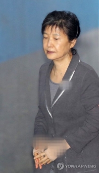 '이재용 재판 증인' 박근혜, 강제구인 또 거부…출석 무산