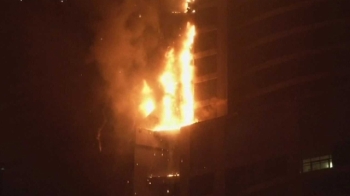 두바이 84층 건물 화재…순식간에 40여층 불길에 휩싸여