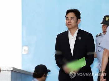 법정서 울먹인 이재용 “모두 내 탓…대통령에 부탁 안 했다“