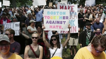 미 보스턴, 대규모 반인종차별 집회…“평화 위해 단합“