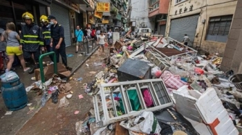 초강력 태풍 '하토', 홍콩 이어 중국 남부 강타…수만명 대피