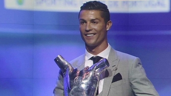 호날두, 2년 연속 UEFA '올해의 선수'…개인 통산 3번째