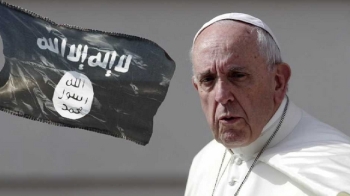 IS, 교황 사진 들고 테러 암시…바티칸 경계병력 강화