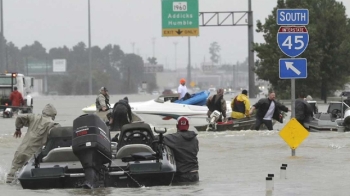 물에 잠긴 마을…미 텍사스, 허리케인 '하비' 피해 심각