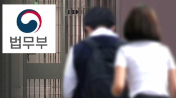 법무장관 “연령 낮추는 방안 논의“…소년법 개정 가능성