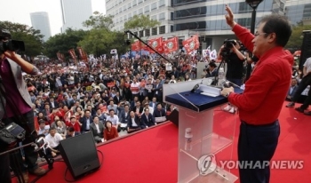 홍준표 “쯧쯧쯧…10만 집회 추산 않는 한심한 경찰“