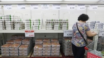 소비 줄어 계란 값 '뚝'…대형마트, 4천원대에 할인 판매