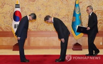 문 대통령 “국민은 정치도 사법부도 크게 달라져야 한다 생각“