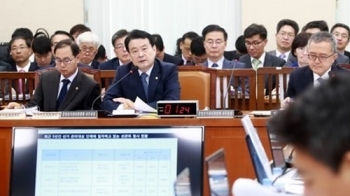 반환점 앞둔 국감…핀셋증세·공무원 증원 논란