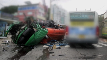 부산 내리막길서 또 역주행 사고…정화조 차량 인도 돌진