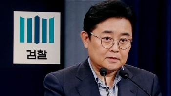 '살아있는 권력' 겨눈 검찰…전병헌 수석 측근 체포