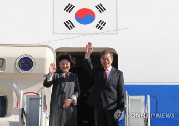 문 대통령, 자카르타로 출국…7박8일 동남아 순방 돌입