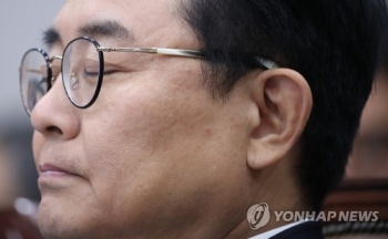 전병헌 “대통령께 누끼쳐 송구…사실규명 없는 사퇴 고민“