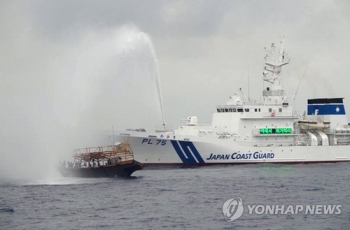 동해 중간수역서 북 어선 전복…일, 3명 구조해 북에 인도