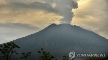 발리 화산재로 이웃섬 롬복 국제공항 폐쇄…30일 자정 재개예정